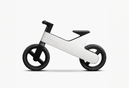 Tesla lance son premier deux-roues, et ce n'est ni une moto ni un scooter électrique