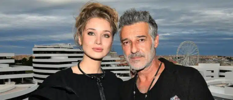 Ici tout commence tourne au drame : un acteur en garde à vue, une actrice hospitalisée
