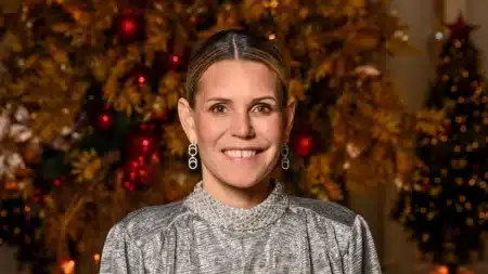 « Vos seins, ce sont des gants de toilette » : Laura Tenoudji répond aux attaques sur son physique