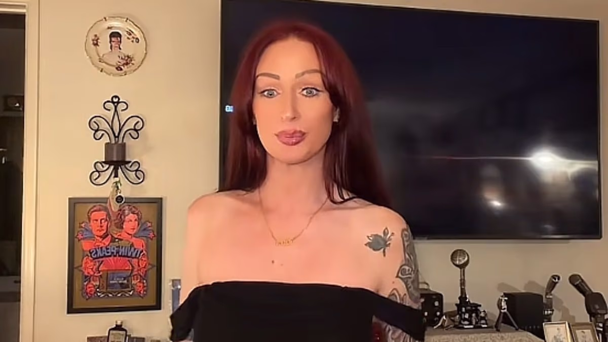 Actrice culte des années 90 sur Nickelodeon, elle réapparaît méconnaissable, bras entièrement tatoués