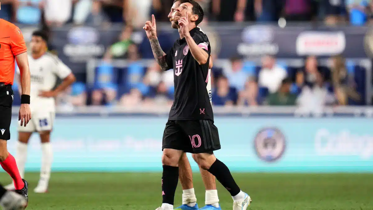 Après le décès de son père, Messi marque enfin et lève les mains vers le ciel