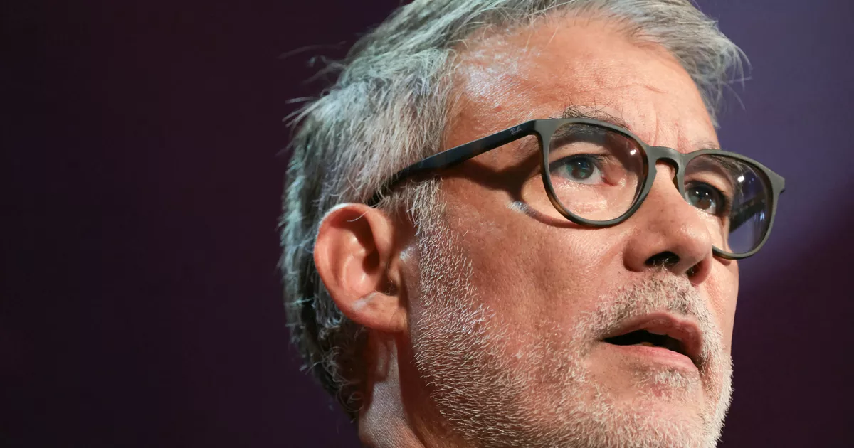 « C'est maintenant ou jamais » : Olivier Faure officialise sa candidature face à Glucksmann