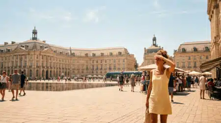 Chaleur intense sur une place à Bordeaux