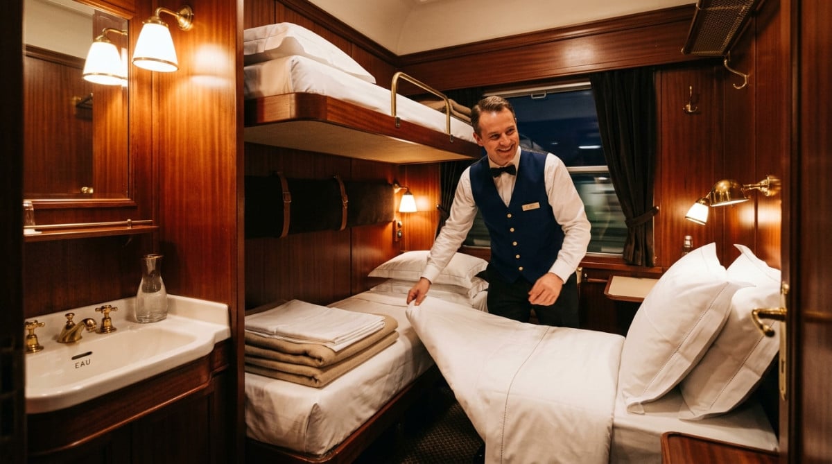 Compartiment wagon-lit avec steward en 1970