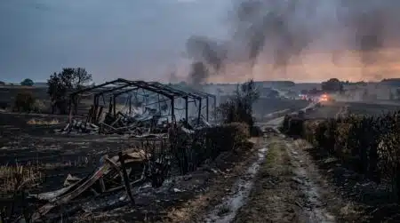 Hangar agricole calciné dans la campagne des Deux-Sèvres
