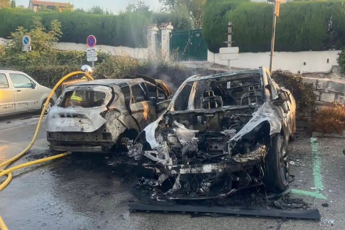 Elle chargeait sur un parking : la Zoé explose et blesse un policier à Mougins