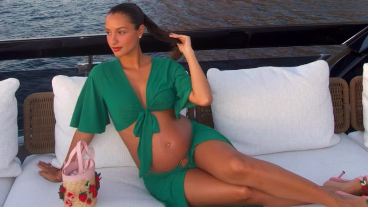 Enceinte de son premier enfant avec Charles Leclerc ? Alexandra dévoile son ventre en photos
