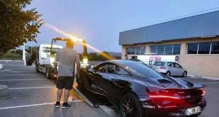 Il emprunte la McLaren familiale et se fait flasher à 155 km/h en conduite accompagnée