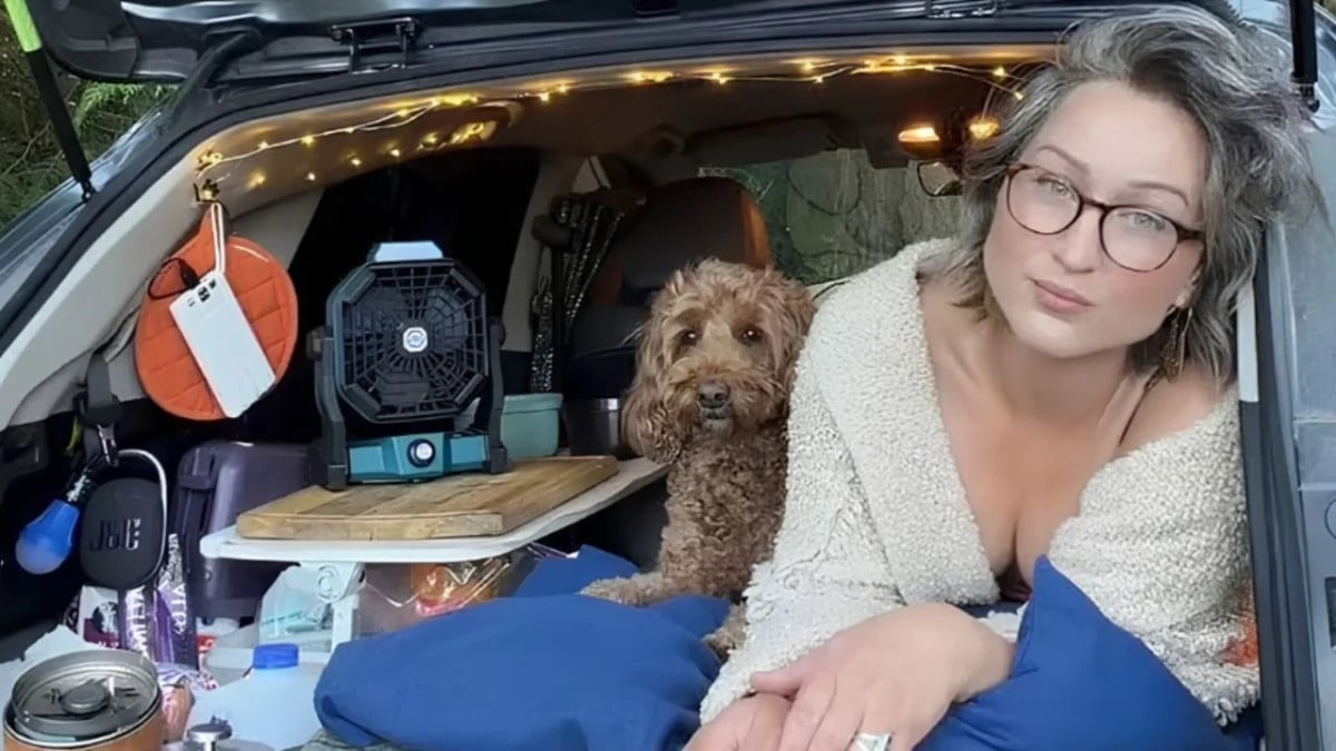 « J'adore ça » : à 39 ans, elle quitte son appart et vit dans sa voiture avec sa chienne