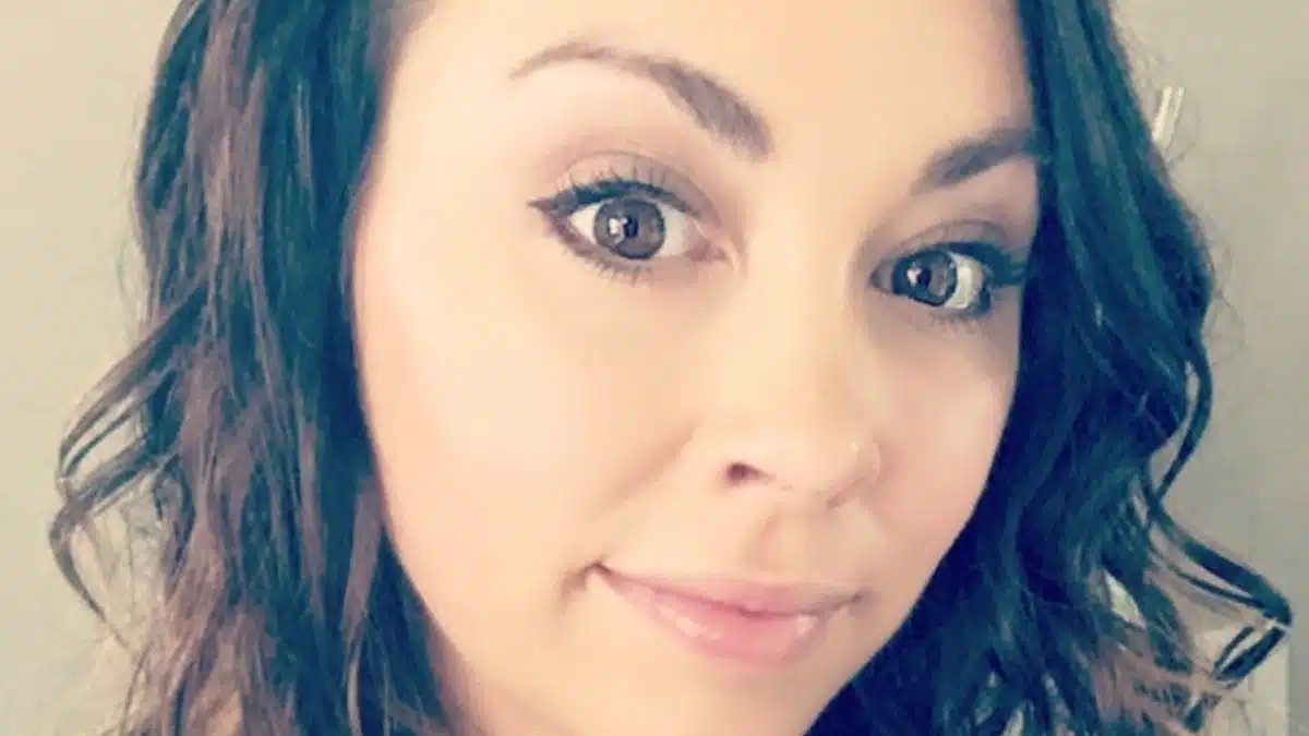 « J'aurais dû me démaquiller » : cette habitude de 20 ans lui laisse une maladie oculaire incurable