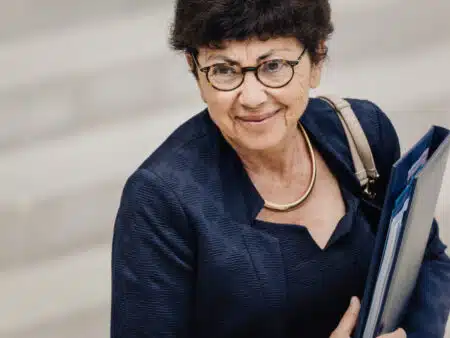 Monique Barbut veut piocher dans l'épargne des Français pour financer le climat