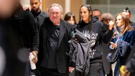 Roxane Depardieu accusée de soutenir un agresseur : elle révèle avoir été violée à 6 ans