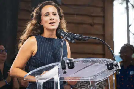 Selon Clémence Guetté, la famille traditionnelle serait un symbole de « l'extrême droitisation » de la société