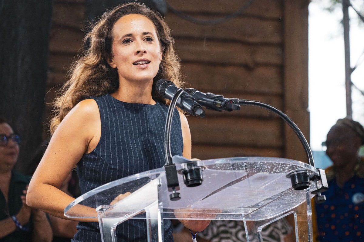 Selon Clémence Guetté, la famille traditionnelle serait un symbole de « l'extrême droitisation » de la société
