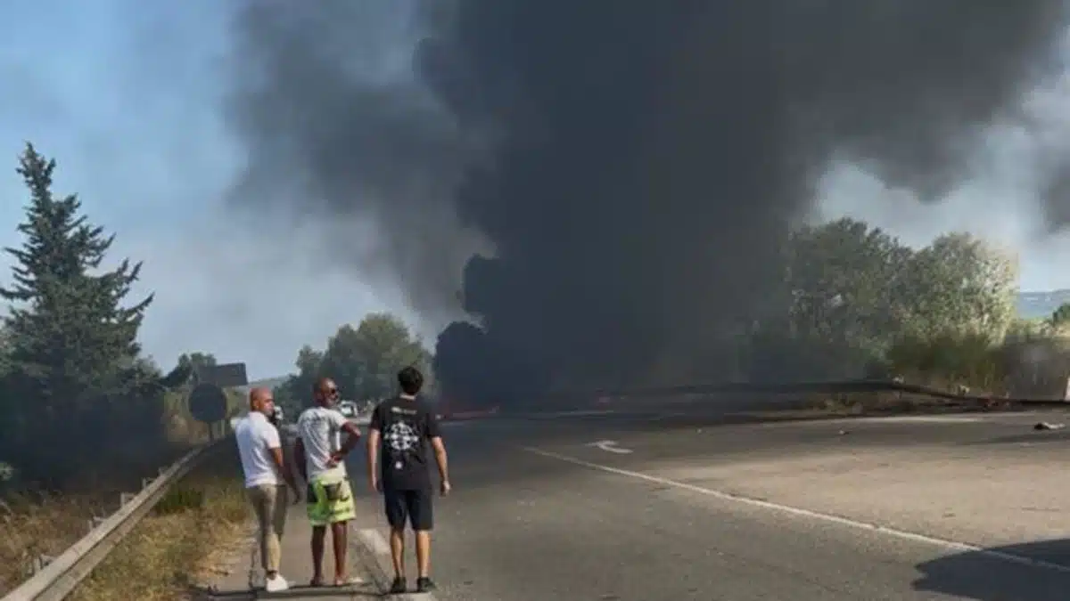 Un avion militaire de la base de Salon-de-Provence s'écrase, ses 2 occupants « légèrement blessés »