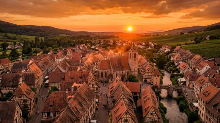 Village alsacien sous un ciel orange de canicule