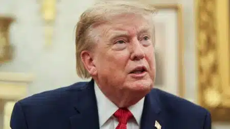 « Vous avez de la chance que je ne sois pas maître-nageur » : Trump face à l'enfant sauvé de la noyade