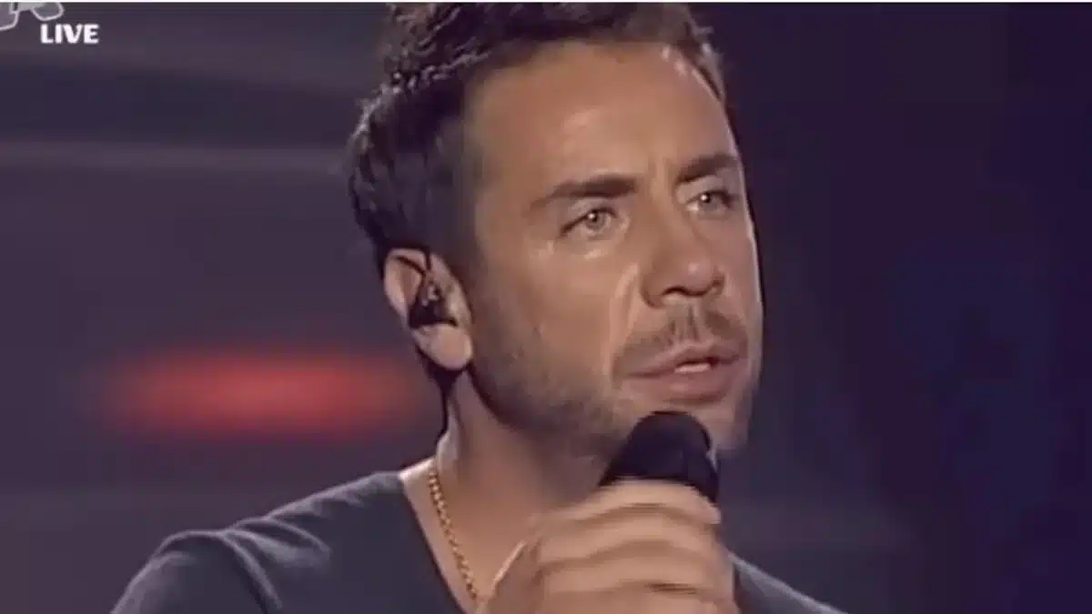 Ce chanteur grec de 54 ans meurt après un soin anti-âge : ses deux médecins arrêtés deux fois