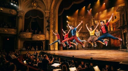 Danseurs sur scène lors de la première de West Side Story