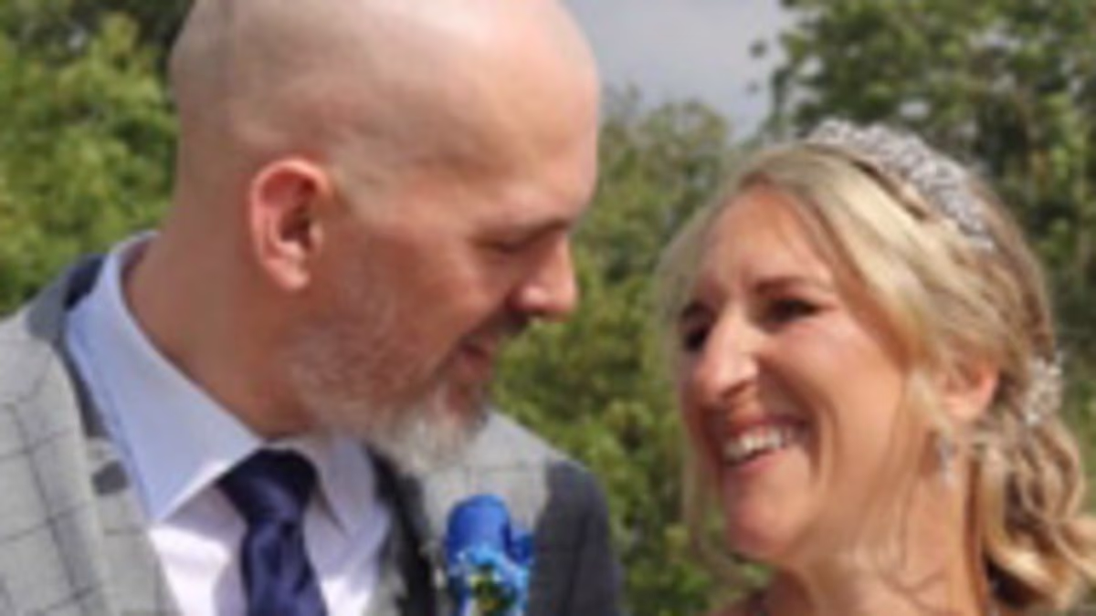 « Elle rêvait qu'on vieillisse main dans la main » : fauchée à vélo à 44 ans, son mari raconte