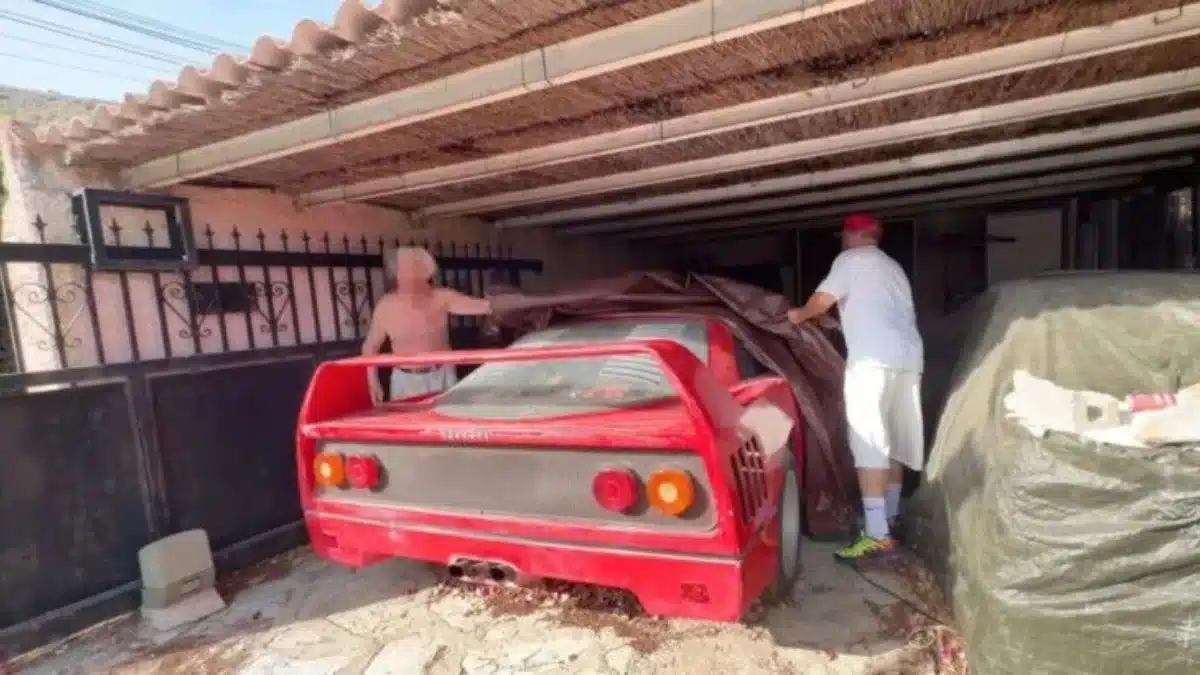Il repère 2 Ferrari F40 abandonnées sur Google Maps, parcourt des centaines de km… et découvre la vérité