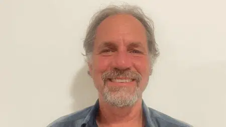 « Mon pote m'a pincé le téton pour rigoler » : ce geste absurde a sauvé la vie de cet homme de 62 ans