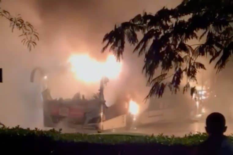 Bus en feu