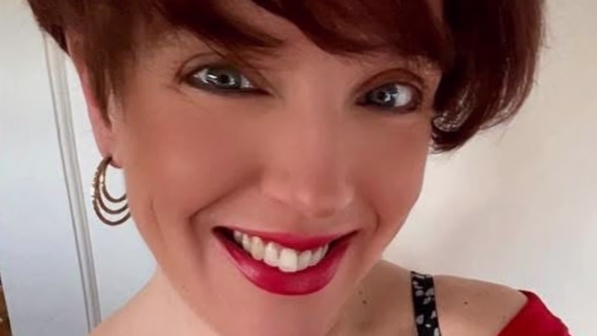 À 44 ans, la « Sparkle Coach » récompensée pour ses livres meurt après une chute dans l'escalier de chez elle
