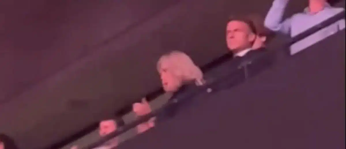 Brigitte Macron chante du Céline Dion en loge à quelques heures des manifs : les images qui font réagir
