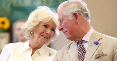 Camilla dévoile l'habitude nocturne « rebutante » de Charles III : l'indice mène vers les livres