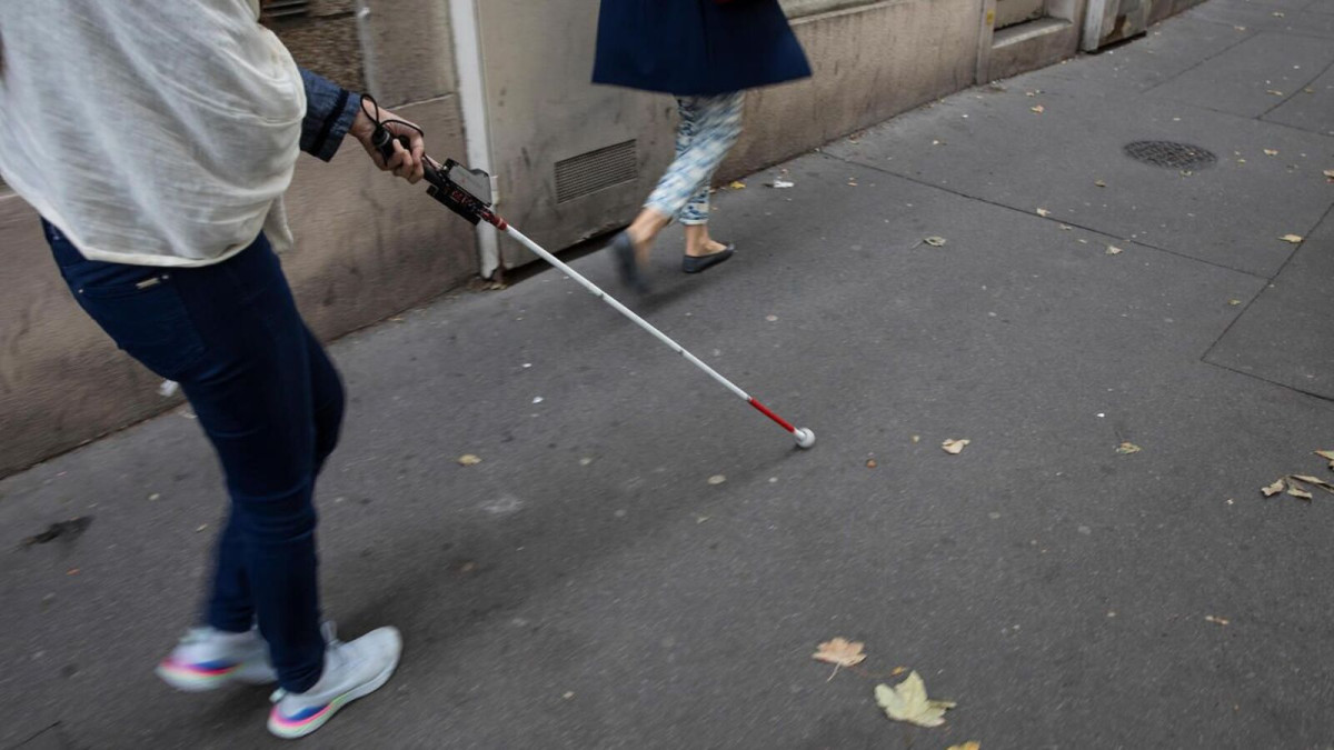 Canne blanche chez l'assureur, volant de voiture et barre de bateau le week-end : le faux non-voyant de Lucerne rattrapé