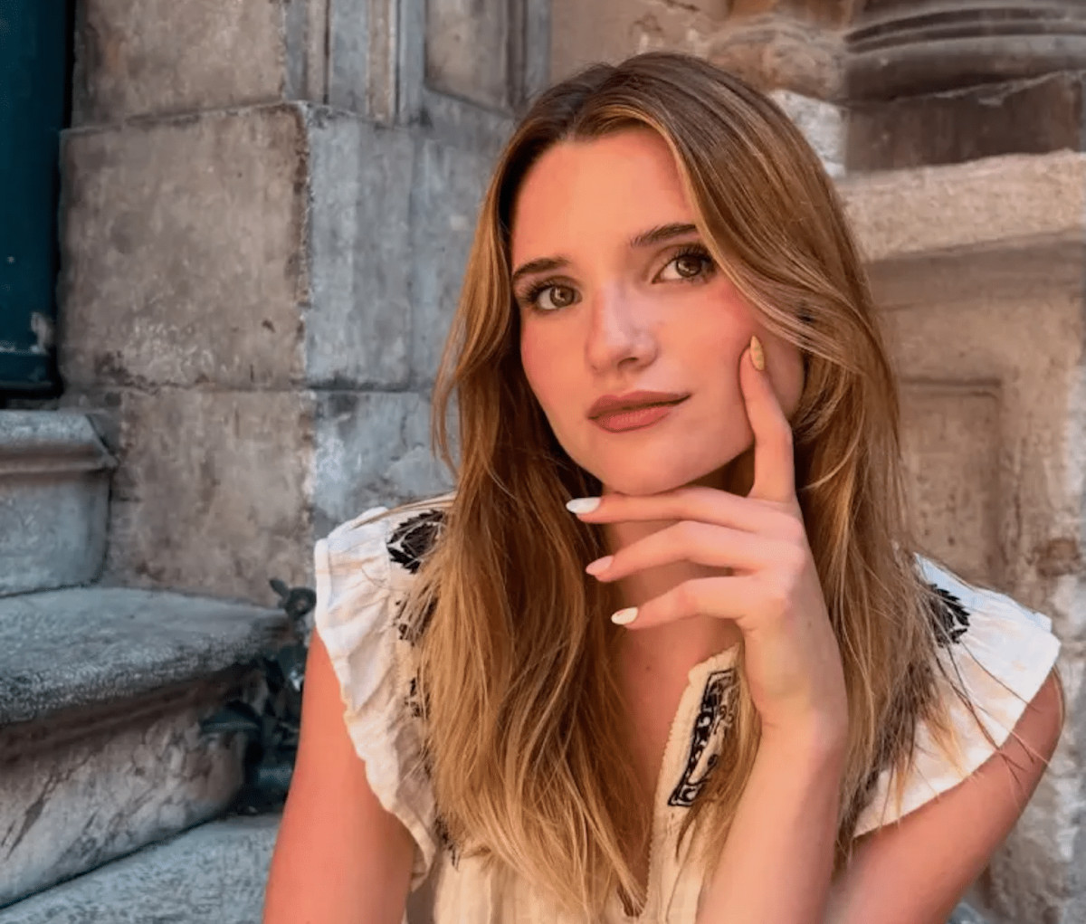 « Juste renseignez-vous avant de parler » : Lola-Fleur Whittaker efface ses photos de vacances d'Instagram