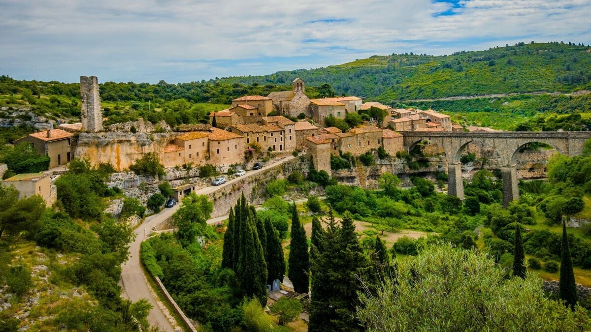 Minerve : à 1h de Montpellier, le village aux ponts naturels respire enfin, sans les groupes organisés