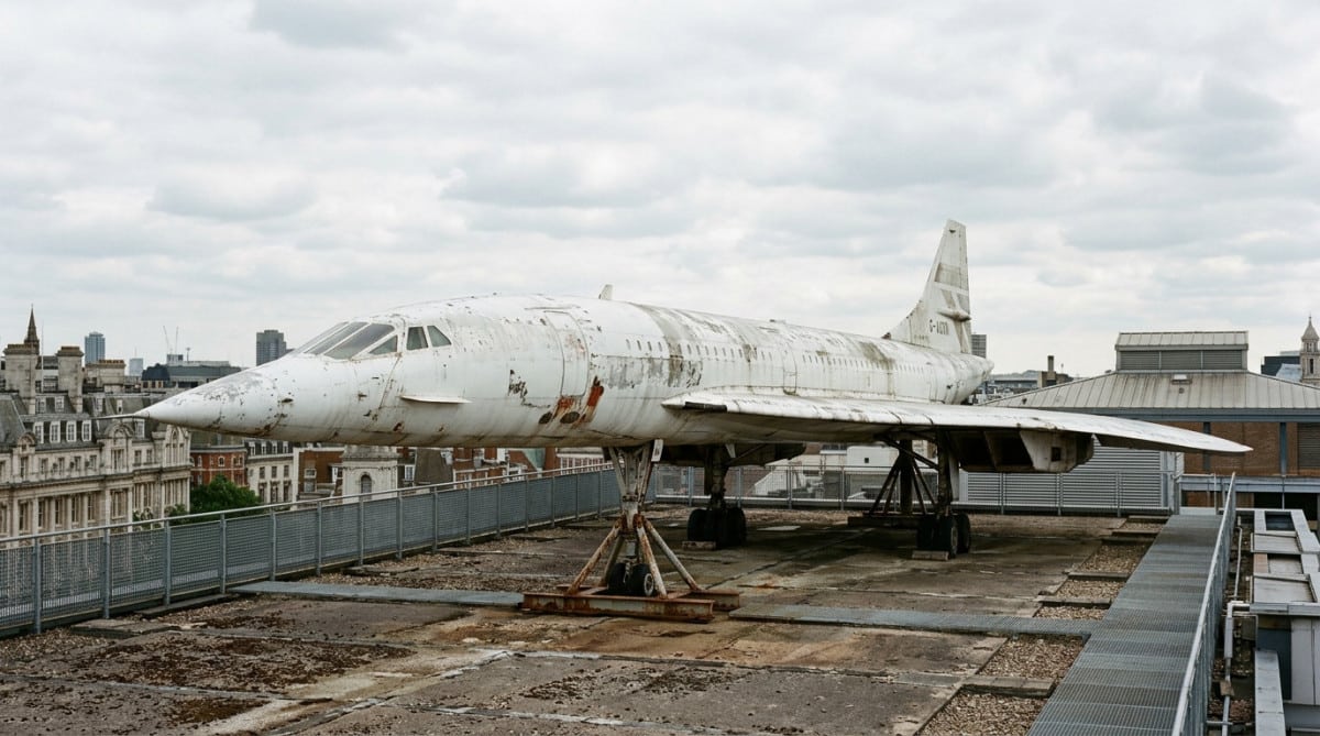 Tu-144 exposé sur le toit d'un musée