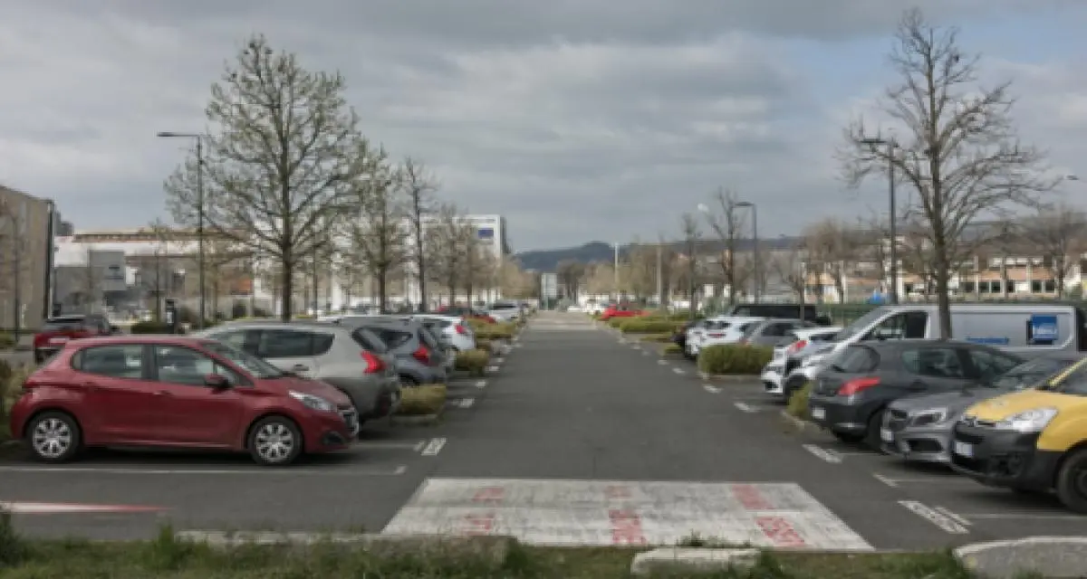 Voleur à Saint-Étienne, il oublie son téléphone dans la voiture : son selfie en fond d'écran fait le reste